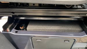 Sprinter W907 Subwoofer und Verstärker in der Beifahrersitzkonsole