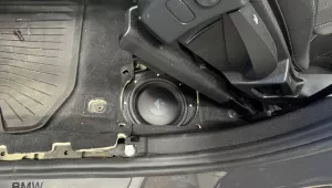BMW G21 neue Helix i5 Untersitzwoofer mit 3D gedrucktem Adapter