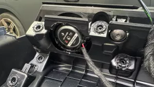 Mercedes GLC Hybrid Helix i5 Hochtöner im original Einbauplatz