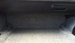 BMW E46 Cabrio Kofferraum mit verkleidetem Subwoofergehäuse