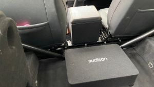 Landrover Defender 90 mit Audison Prima APBX 8R Subwoofer
