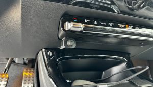 Mercedes A Klasse W177 Pegelfenbedienung in der Mittelkonsole