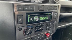 Landrover Defender 90 Pioneer 1 Din Radio