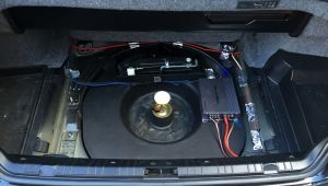 BMW E46 Cabrio Kofferraum mit Gladen Verstärker