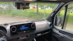 Sprinter W907 MBUX Radio und Armaturenbrett mit Lautsprechern nachgerüstet