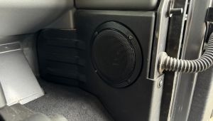 Landrover Defender 90 Audison Prima APX4 Hecklautsprecher