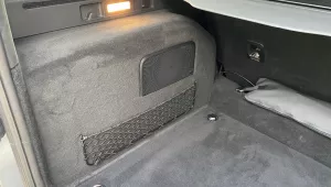 Mercedes G Klasse W453 Kofferraum mit Subwoofer im Seitenteil